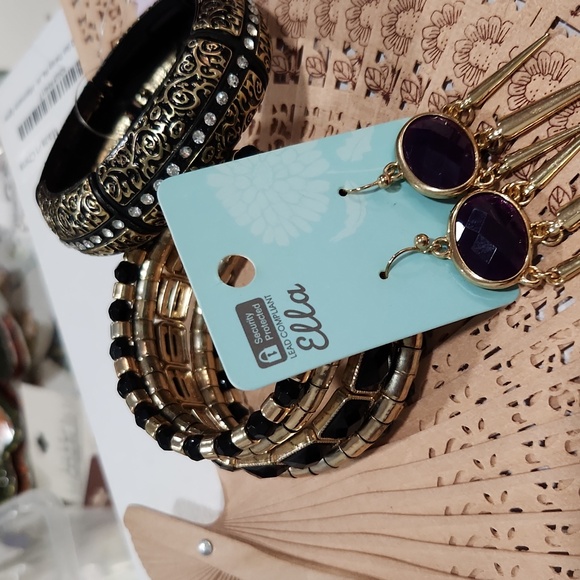 2 bracelets and a pair of dangle earrings - Picture 5 of 6